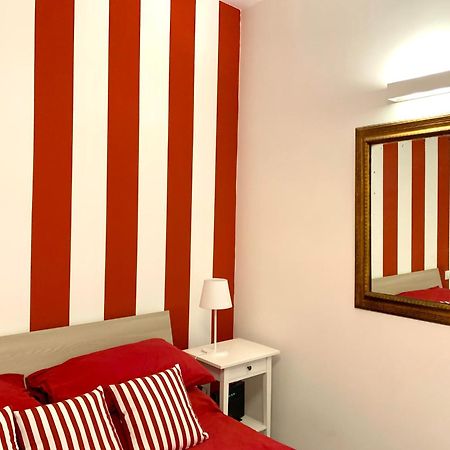 Casa Giulia, Nuovo Appartamento In Centro! Неаполь Екстер'єр фото