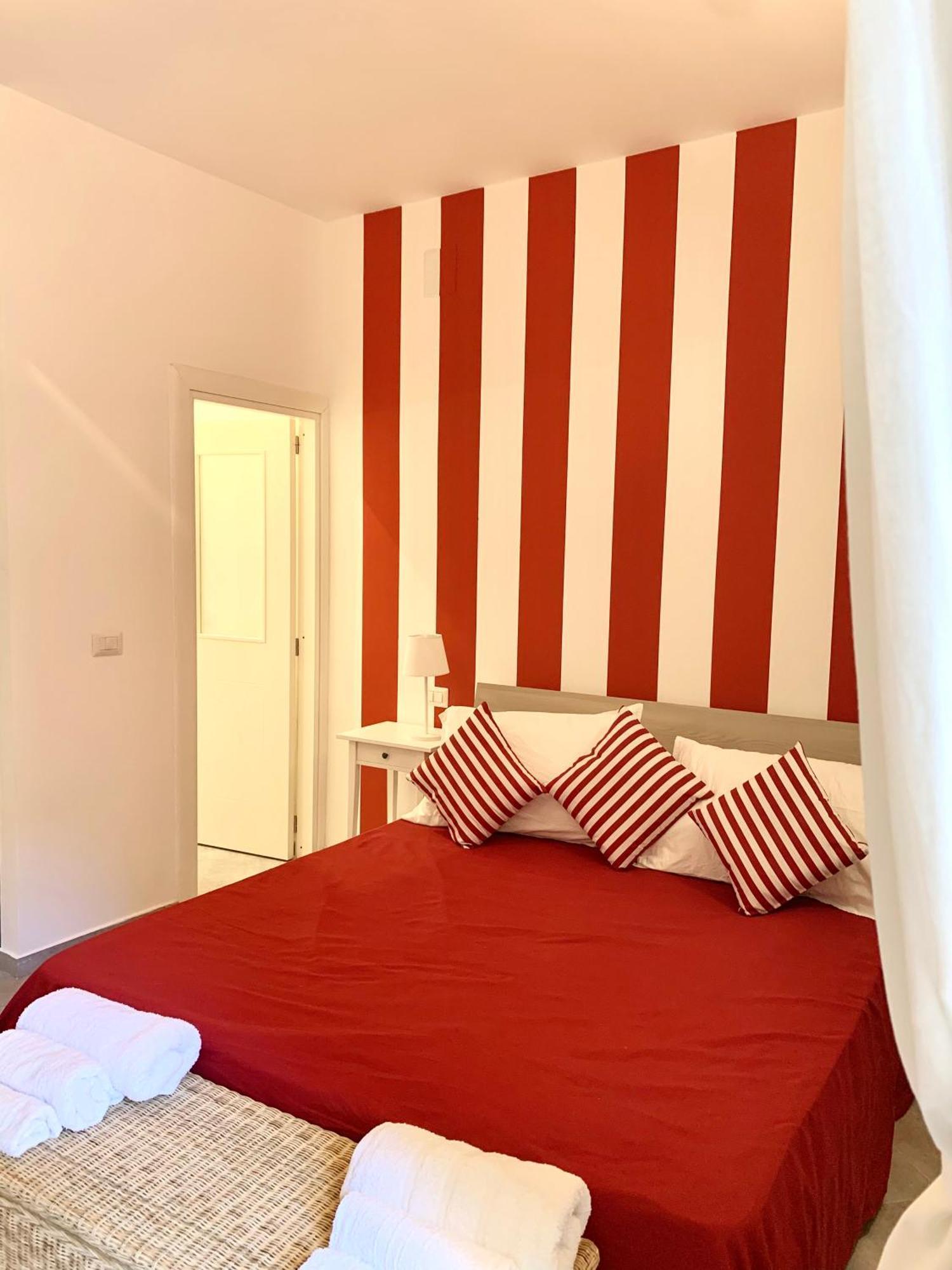Casa Giulia, Nuovo Appartamento In Centro! Неаполь Екстер'єр фото