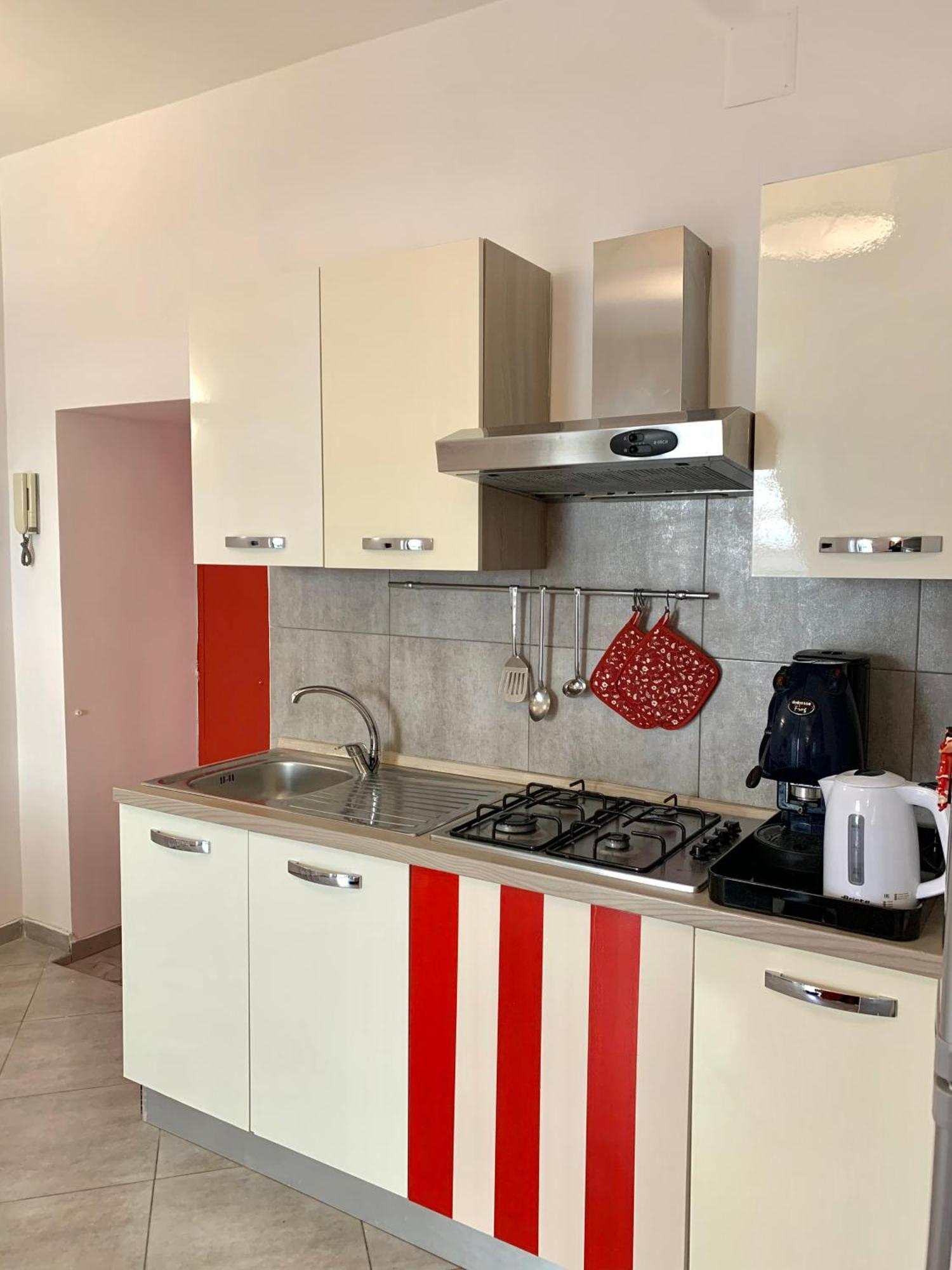 Casa Giulia, Nuovo Appartamento In Centro! Неаполь Екстер'єр фото