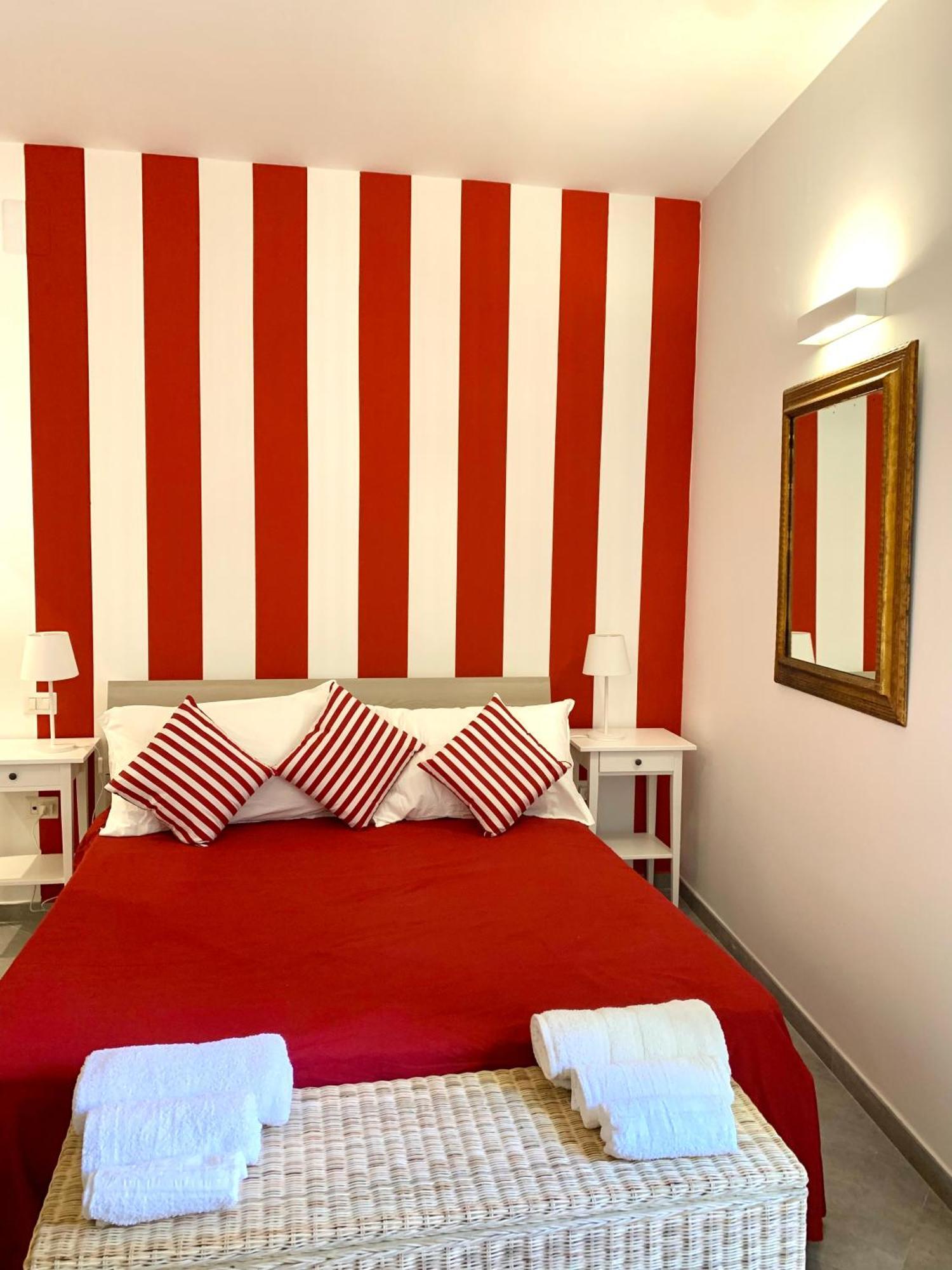 Casa Giulia, Nuovo Appartamento In Centro! Неаполь Екстер'єр фото