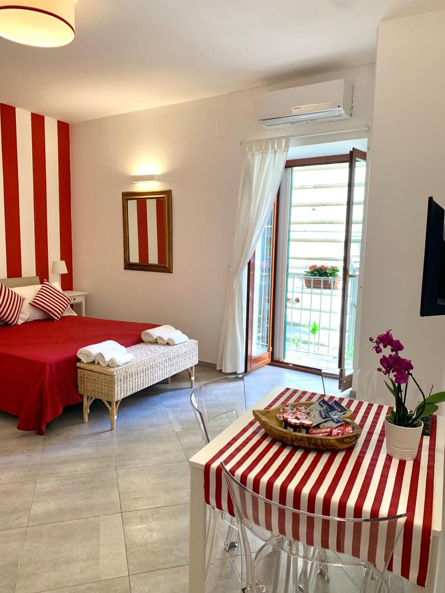 Casa Giulia, Nuovo Appartamento In Centro! Неаполь Екстер'єр фото